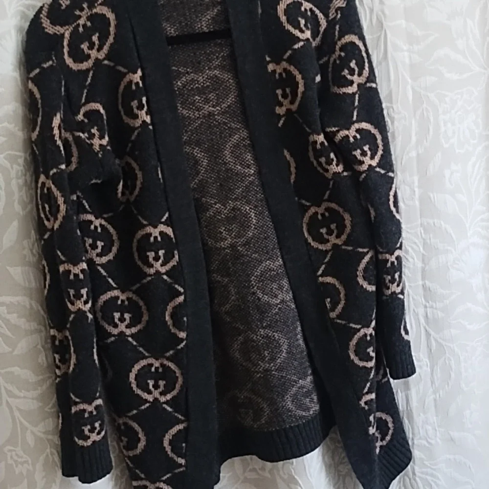 Elegant Black and Tan Women's Cardigan - Picture 3 of 4